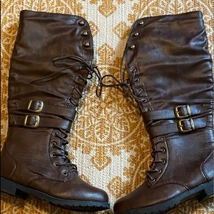 The cutest fall combat boots - size 5 1/2 for a 6